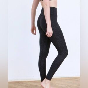 ZYIA Active Black Leopard Light n Tight Hi-Rise‎ Legging